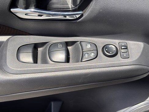 Used 2023 Nissan Kicks SR w/ Interior Electronics Package FWD image 19