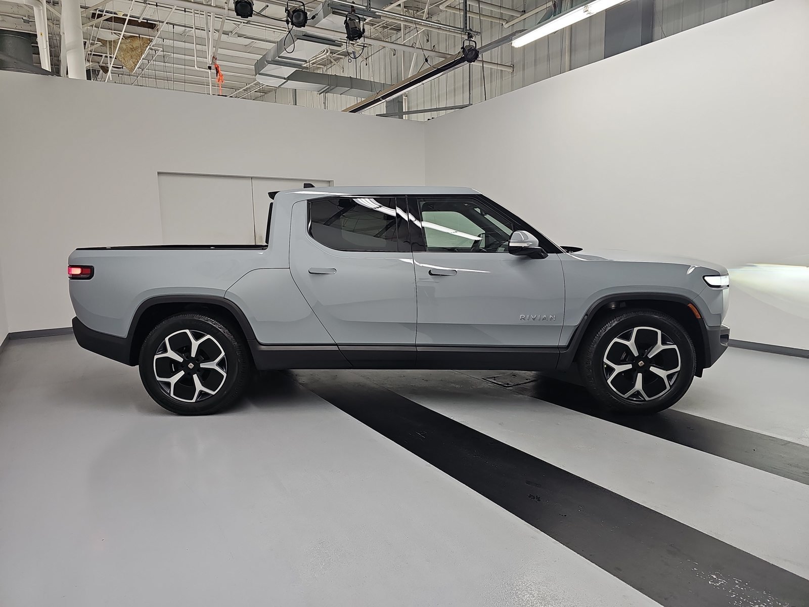 Used 2024 Rivian R1T Adventure Dual AWD/4WD image 6
