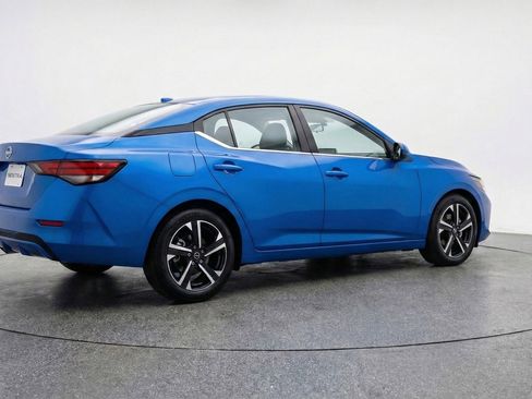 Used 2025 Nissan Sentra SV image 9