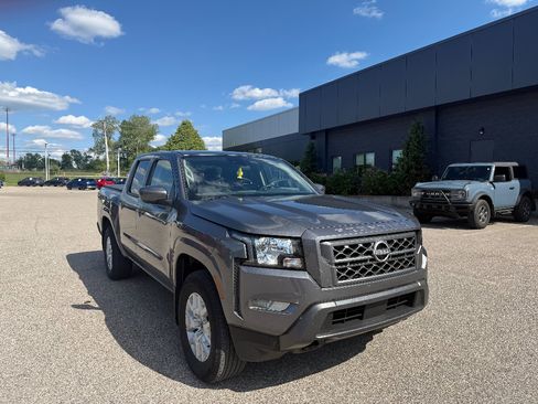 Used 2023 Nissan Frontier SV w/ SV Convenience Package AWD/4WD image 10