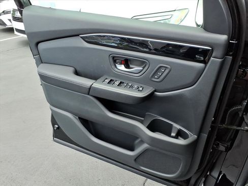 New 2025 Honda Pilot Touring image 12