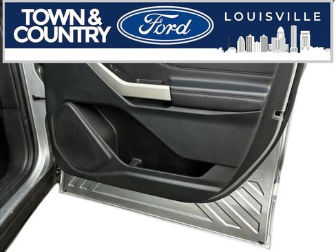 Used 2024 Ford Explorer XLT w/ Equipment Group 202A AWD/4WD image 16