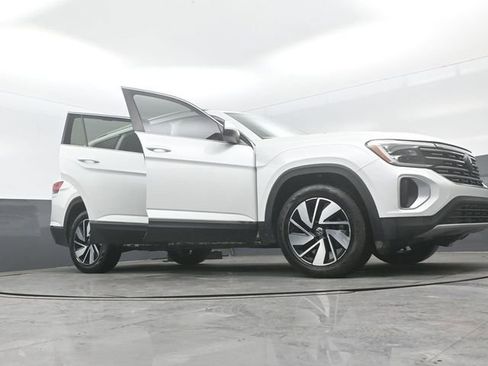 Used 2024 Volkswagen Atlas SEL AWD/4WD image 33