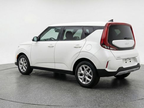 Used 2025 Kia Soul LX w/ LX Technology Package image 6