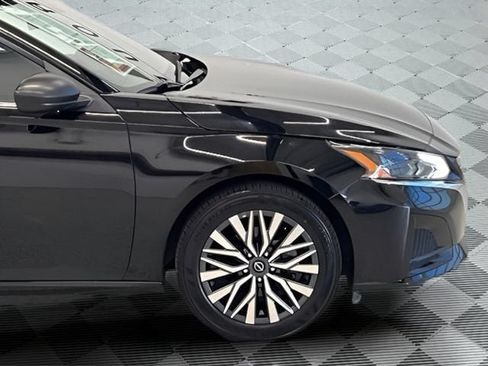 Used 2025 Nissan Altima 2.5 SV FWD image 10