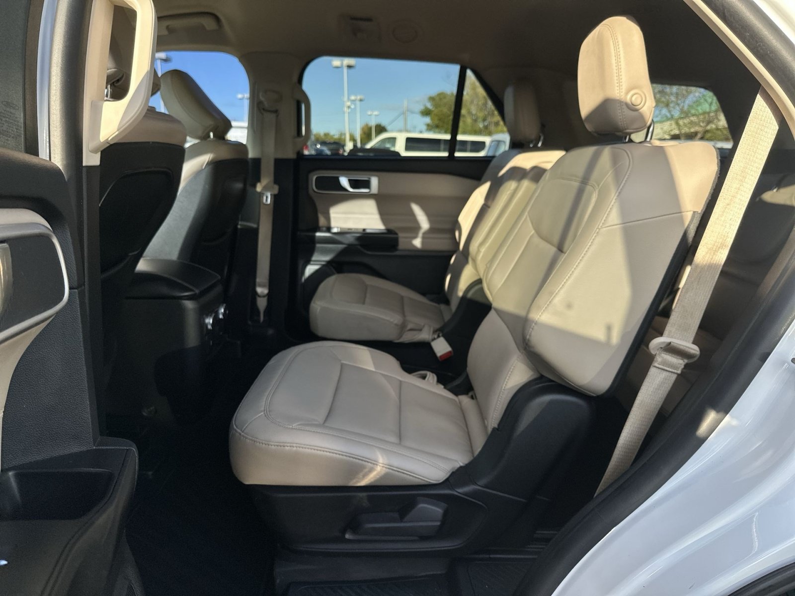 Used 2020 Ford Explorer XLT w/ Equipment Group 202A AWD/4WD image 25