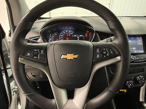 Used 2022 Chevrolet Trax LT w/ LT Convenience Package image 32