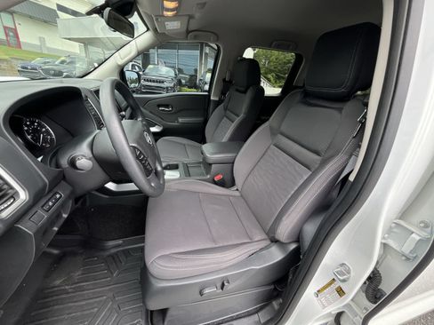 Used 2024 Nissan Frontier SV RWD image 14