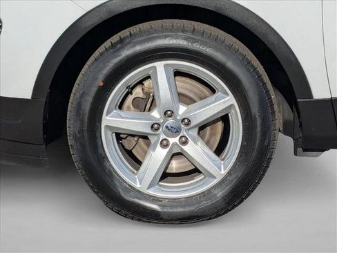 Used 2019 Ford Explorer XLT image 24