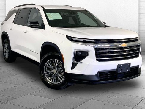 Used 2024 Chevrolet Traverse LT AWD/4WD image 1