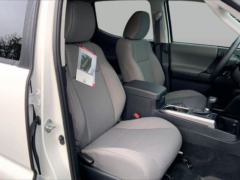Used 2023 Toyota Tacoma SR5 w/ Technology Package RWD image 9