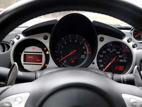 Used 2010 Nissan 370Z Touring image 8