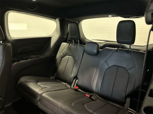 New 2025 Chrysler Pacifica Select image 31