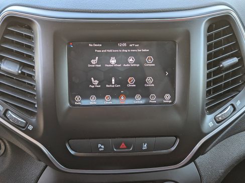 Used 2021 Jeep Cherokee Latitude Plus image 24