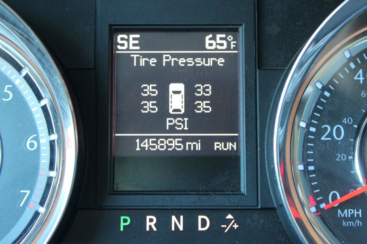 Used 2015 Chrysler Town & Country Touring-L w/ Driver Convenience Group FWD image 22