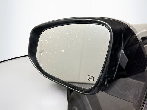 Used 2018 Toyota Highlander XLE image 16