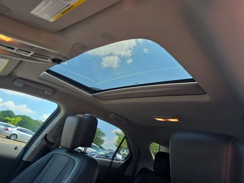 Used 2017 Chevrolet Equinox Premier w/ Enhanced Convenience Package FWD image 18