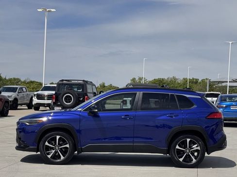 Used 2025 Toyota Corolla Cross AWD Hybrid w/ Convenience Package image 3