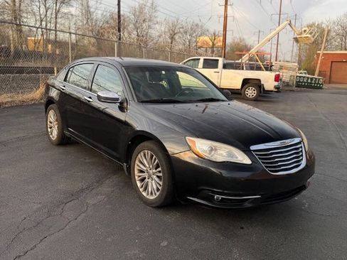 Used 2011 Chrysler 200 Limited FWD image 9