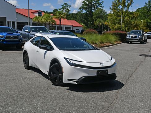 Certified 2024 Toyota Prius LE AWD/4WD image 6