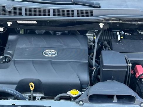 Used 2016 Toyota Sienna SE w/ SE Preferred Package image 37