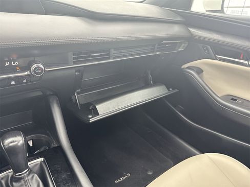 Used 2021 MAZDA MAZDA3 s image 31