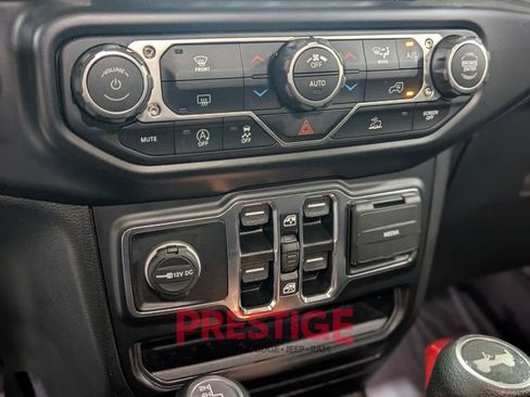 Used 2022 Jeep Wrangler Unlimited Sahara image 24