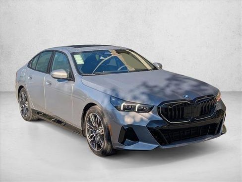 Used 2026 BMW 530i xDrive AWD/4WD image 3