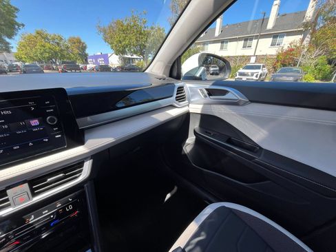 Used 2026 Volkswagen Taos SE AWD/4WD image 31