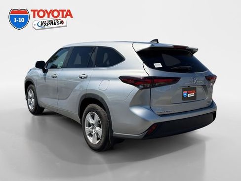 Certified 2024 Toyota Highlander LE AWD/4WD image 3