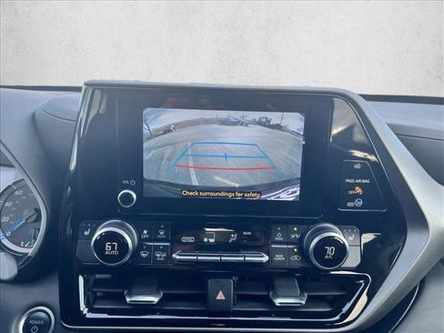 Certified 2024 Toyota Highlander XLE image 14