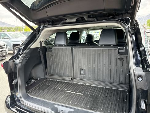 Used 2023 Toyota Highlander XLE AWD/4WD image 15