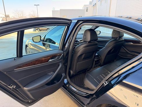 Used 2017 BMW 530i xDrive w/ Premium Package image 18