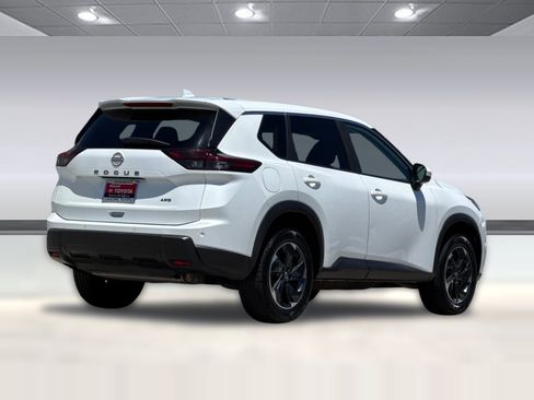 Used 2025 Nissan Rogue SV AWD/4WD image 9