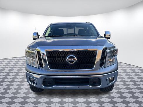Used 2017 Nissan Titan SL w/ Off-Road Package AWD/4WD image 5