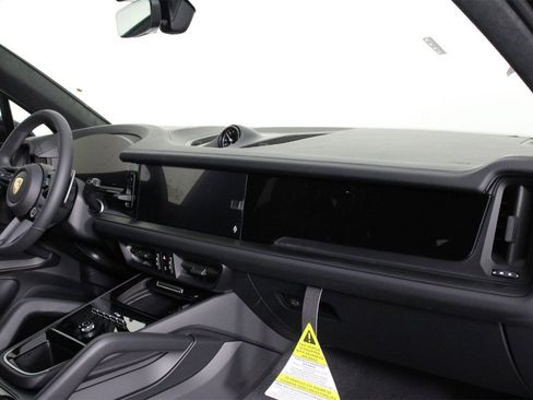 New 2026 Porsche Cayenne GTS image 15