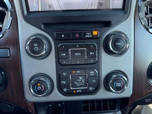Used 2016 Ford F250 Lariat w/ Lariat Interior Package AWD/4WD image 17