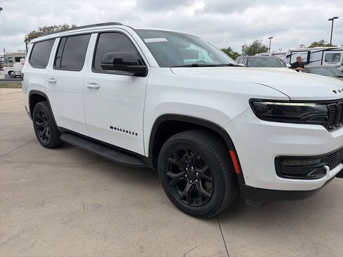 Used 2024 Jeep Wagoneer Series II image 6