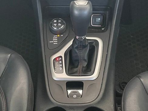 Used 2016 Jeep Cherokee Trailhawk w/ Comfort/Convenience Group image 13