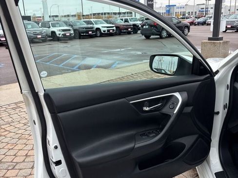 Used 2018 Nissan Altima 2.5 SV image 11