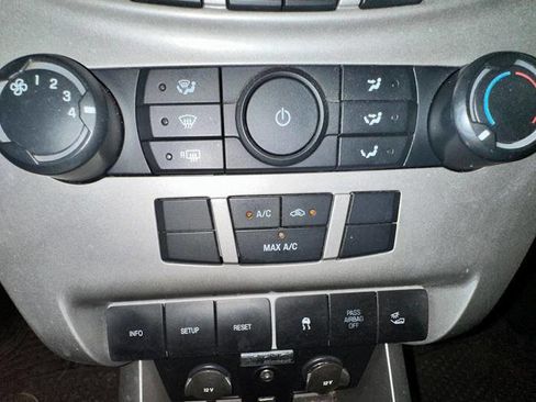 Used 2009 Ford Focus SES FWD image 37