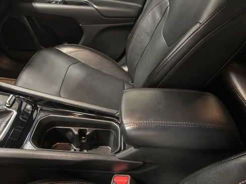 Used 2023 Jeep Compass Limited image 32