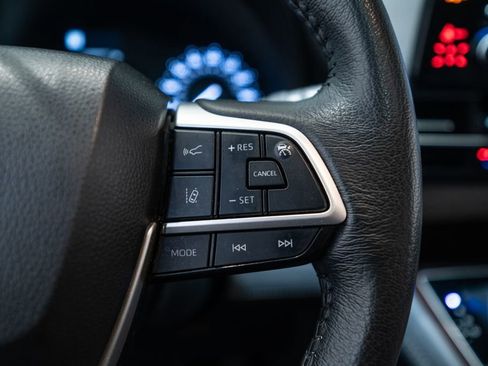 Used 2024 Toyota Sienna XLE image 20