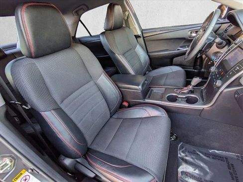 Used 2017 Toyota Camry SE image 19