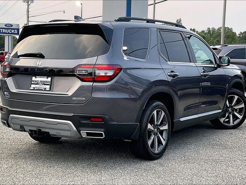 Used 2025 Honda Pilot Touring image 12