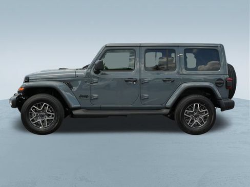 Used 2026 Jeep Wrangler Unlimited Sahara AWD/4WD image 4