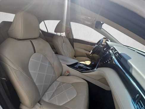 Used 2019 Toyota Camry XLE FWD image 21