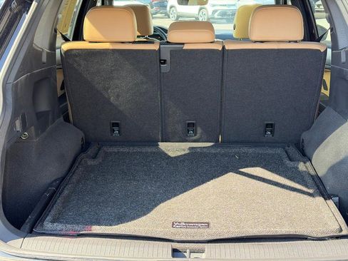 Used 2024 Volkswagen Tiguan SE w/ Panoramic Sunroof Package image 6