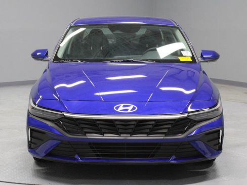 Used 2025 Hyundai Elantra SE FWD image 5