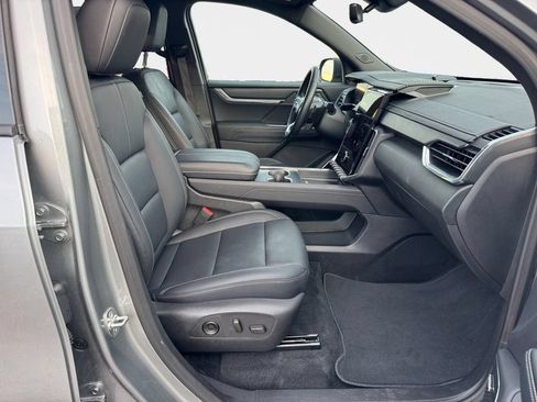 Used 2026 GMC Acadia Elevation w/ Elevation Premium Package FWD image 19